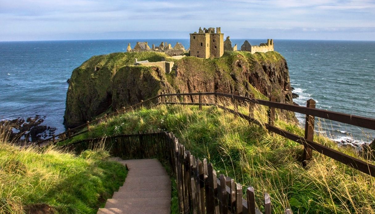 https://siviaggia.it/wp-content/uploads/sites/2/2025/11/Castello-di-Dunnottar.jpg