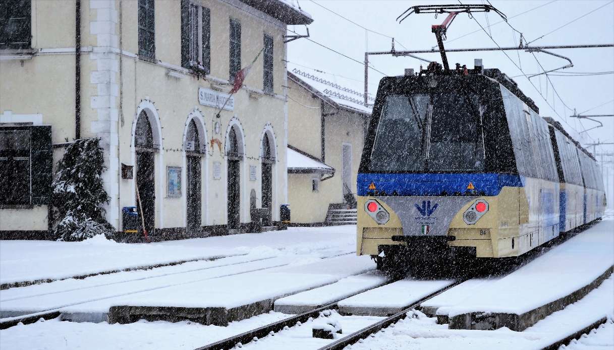 Raggiungere i mercatini di Natale tra Italia e Svizzera a bordo del Trenino Vigezzina-Centovalli