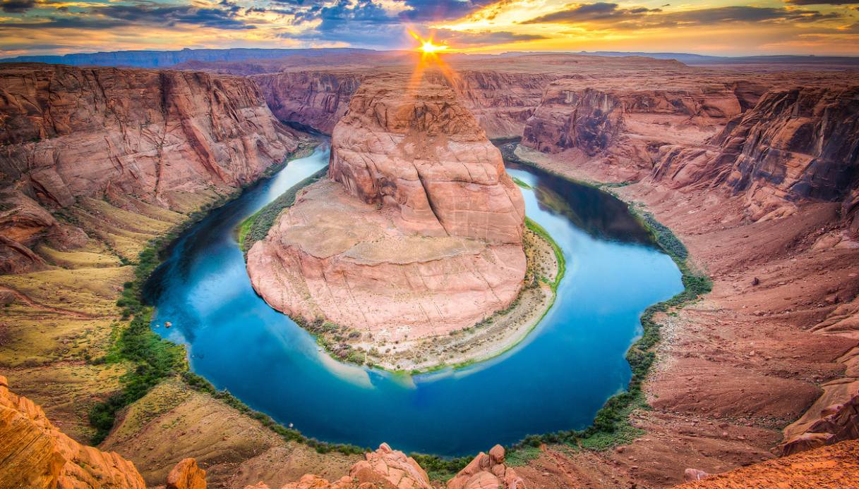 Horseshoe Bend, dove il Colorado dipinge un sogno in smeraldo e arenaria