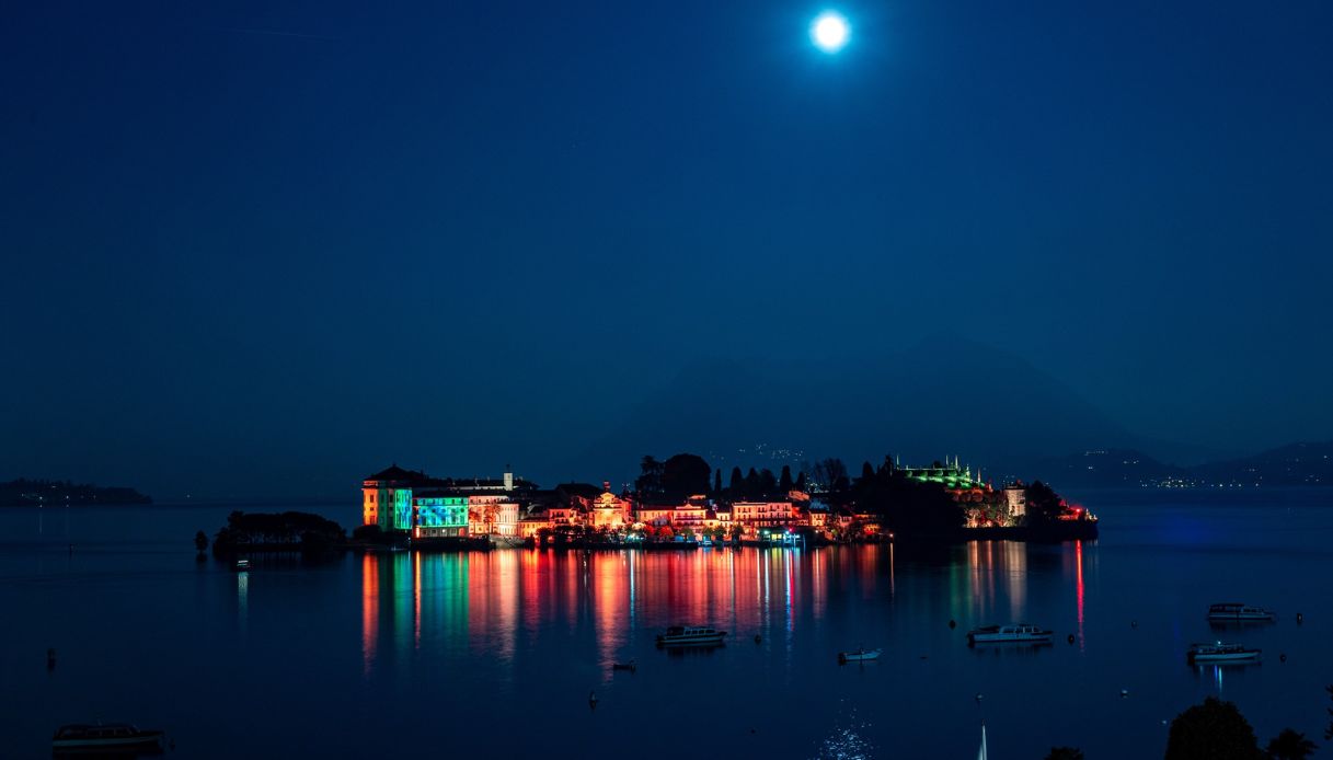 Le Isole di Luce fanno brillare il Lago Maggiore: magiche trame d’acqua