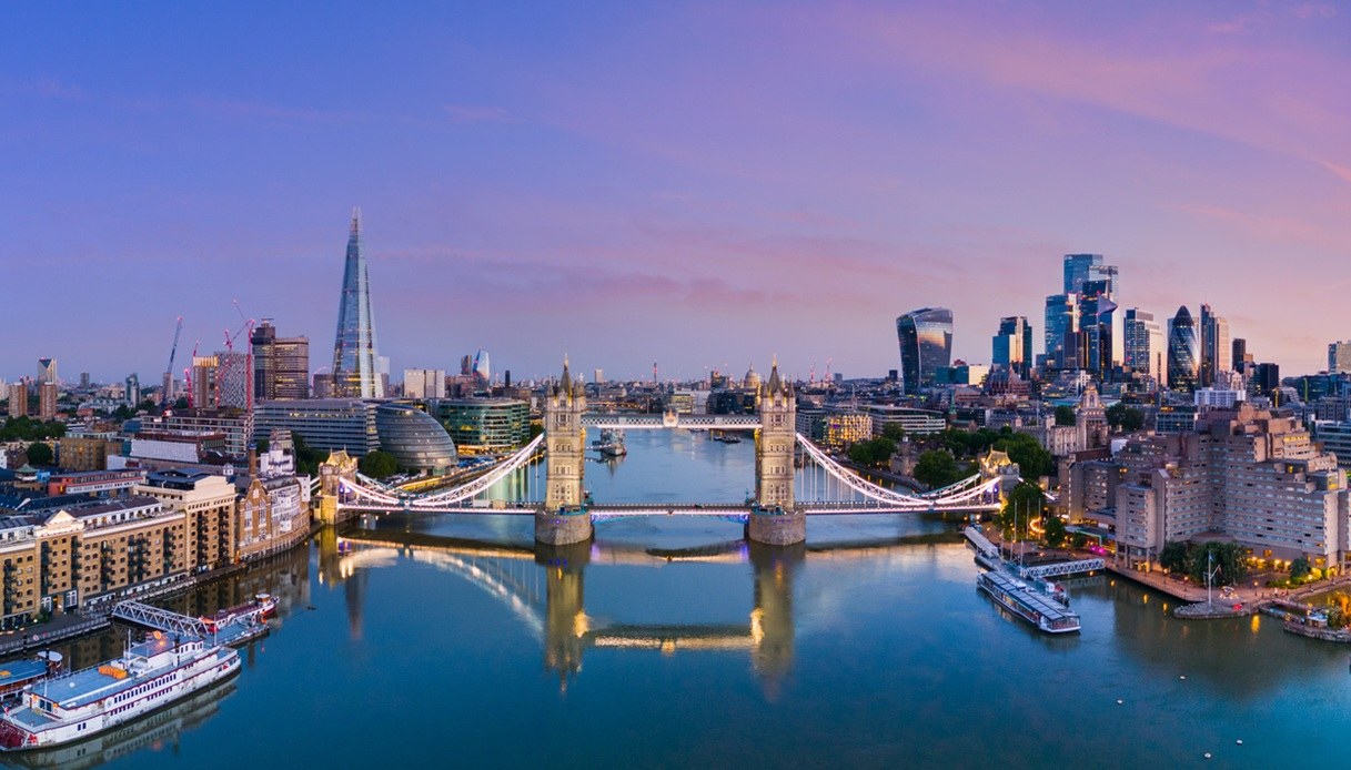 Londra splendida di sera