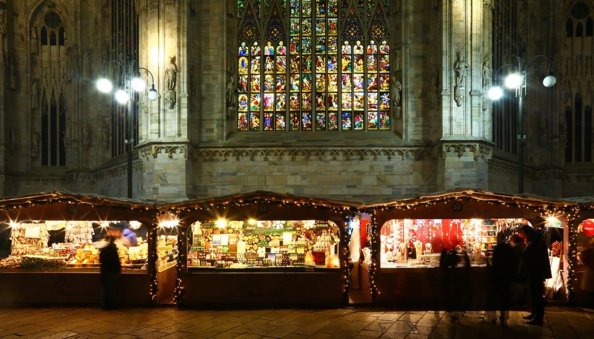 Mercatino di Natale attorno al duomo di Milano