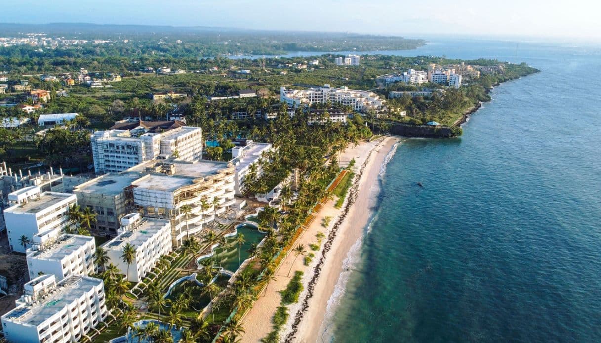 Veduta aerea all'alba della spiaggia di Mombasa, Kenya