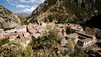 Pioraco, la Venezia delle Marche: dove carta, acqua e roccia diventano storia viva
