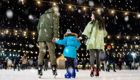 Le piste di pattinaggio più belle a Natale 2025: tra magia e ghiaccio