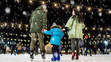 Le piste di pattinaggio più belle a Natale 2025: tra magia e ghiaccio