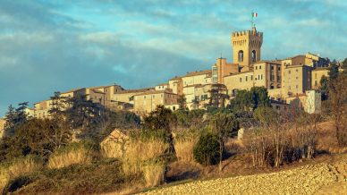 Recanati tra vicoli, nebbia e poesia: un viaggio nel borgo di Leopardi