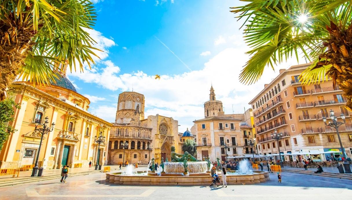 Viaggiare da soli con i voli low cost è la nuova terapia per riscoprire se stessi