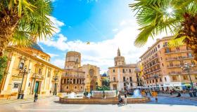 Viaggiare da soli con i voli low cost è la nuova terapia per riscoprire se stessi