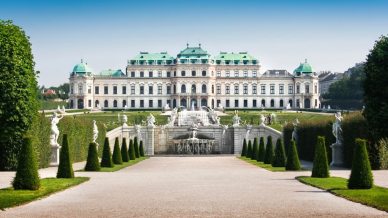 Il Castello del Belvedere, dove il barocco incontra il bacio più famoso al mondo