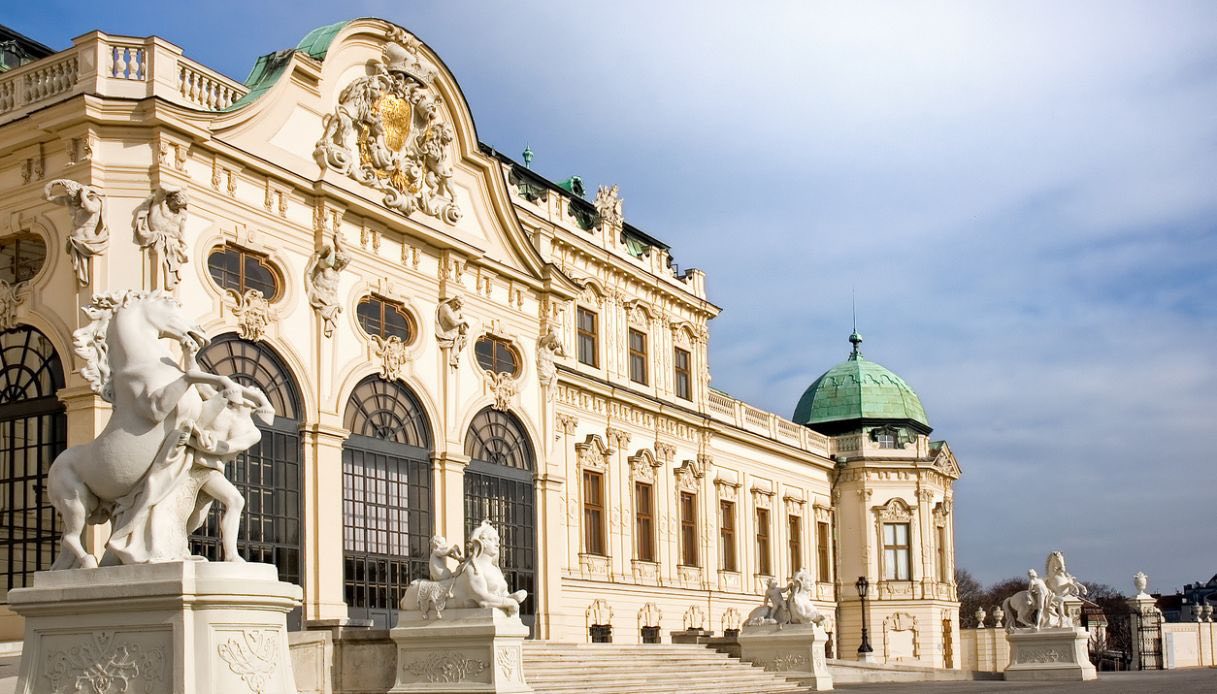 Facciata barocca del Castello del Belvedere