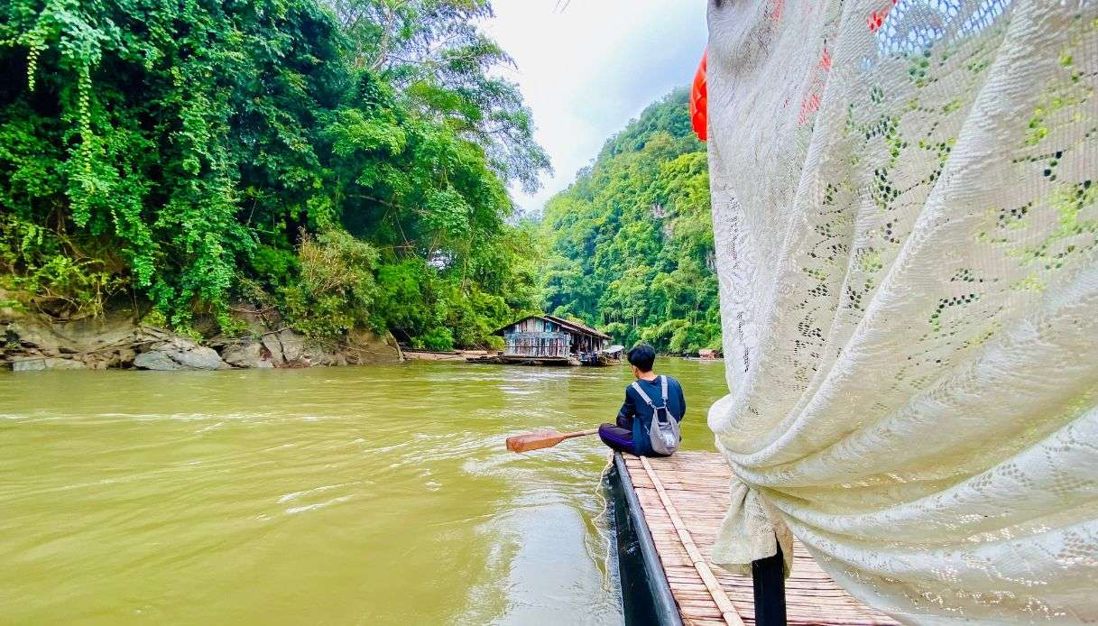 Il Parco di Erawan e il fiume Kwai nella foresta: la Thailandia fuori rotta