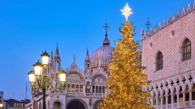 Natale a Venezia, la città dei canali diventa un presepe a cielo aperto