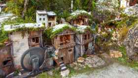 Natale a Toirano: il borgo dei presepi che si accendono tra i caruggi