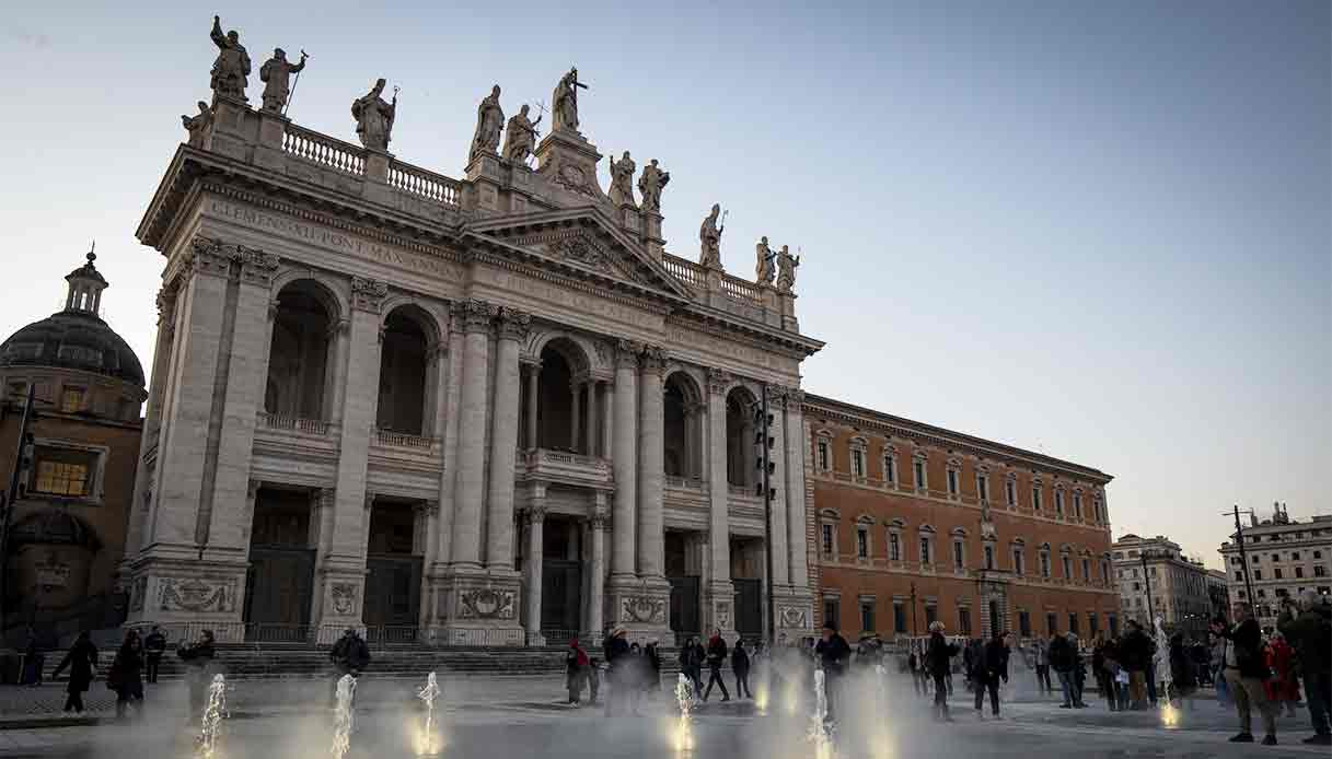 roma-piazza-San-Giovanni-fontana
