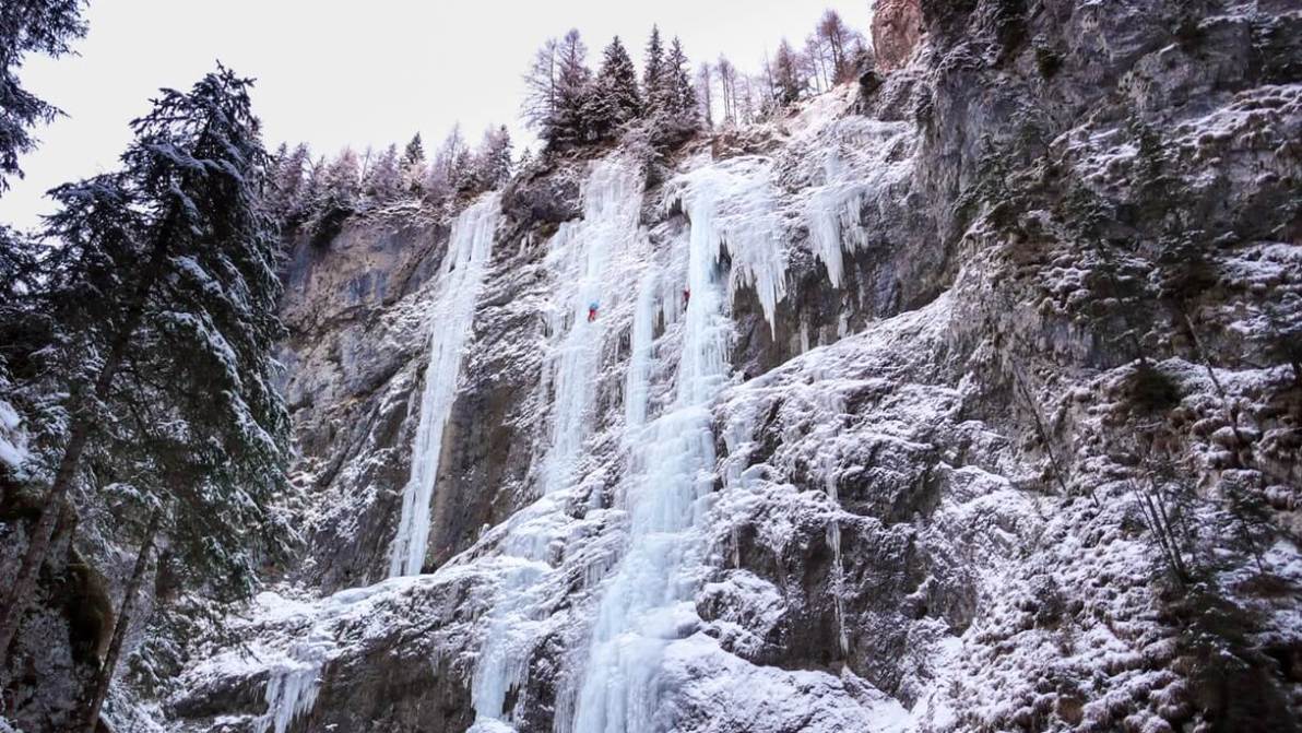 Cascate ghiacciate, le 7 più suggestive da vedere in Italia in inverno