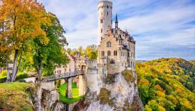 Il Castello di Lichtenstein è un sogno fiabesco sospeso tra le nuvole della Svevia