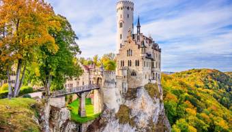 Il Castello di Lichtenstein è un sogno fiabesco sospeso tra le nuvole della Svevia