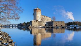 Castello di Olavinlinna: il sogno medievale che emerge dalle acque della Finlandia