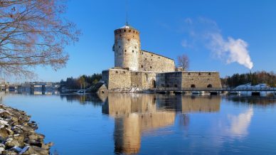 Castello di Olavinlinna: il sogno medievale che emerge dalle acque della Finlandia