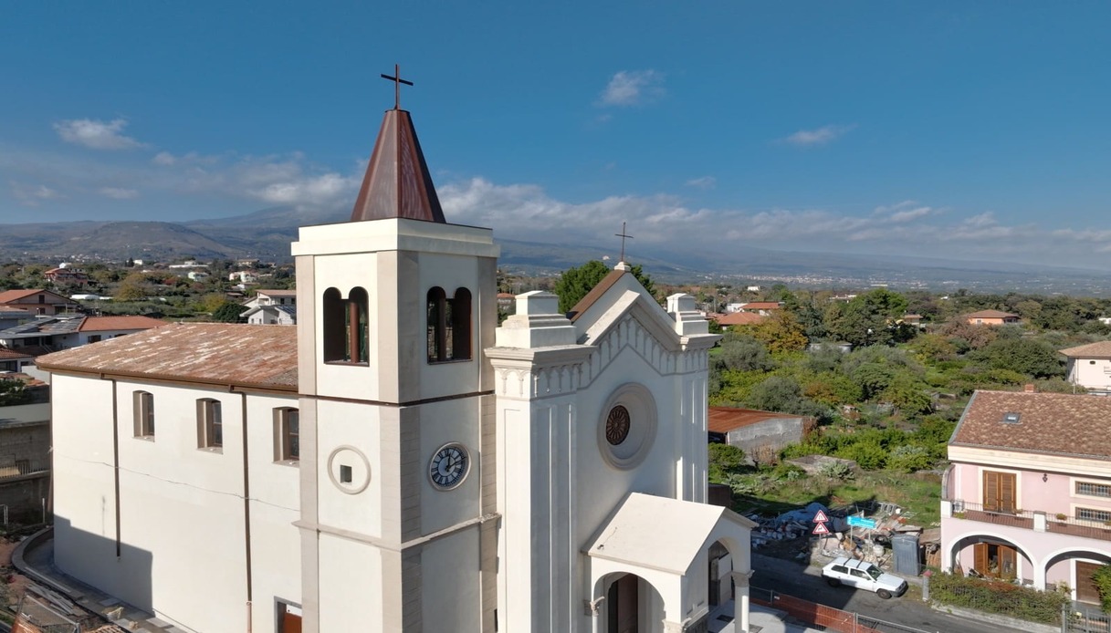 Veduta esterna della Chiesa di Pennisi (Acireale) dopo il restauro