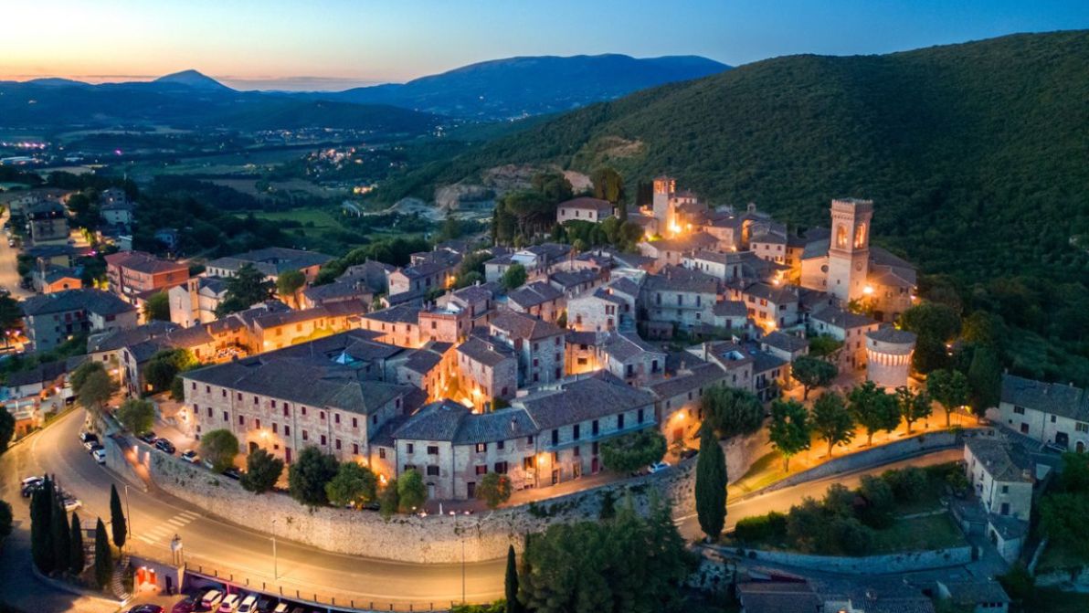 Natale a Corciano, il borgo umbro che a dicembre che diventa un presepe monumentale