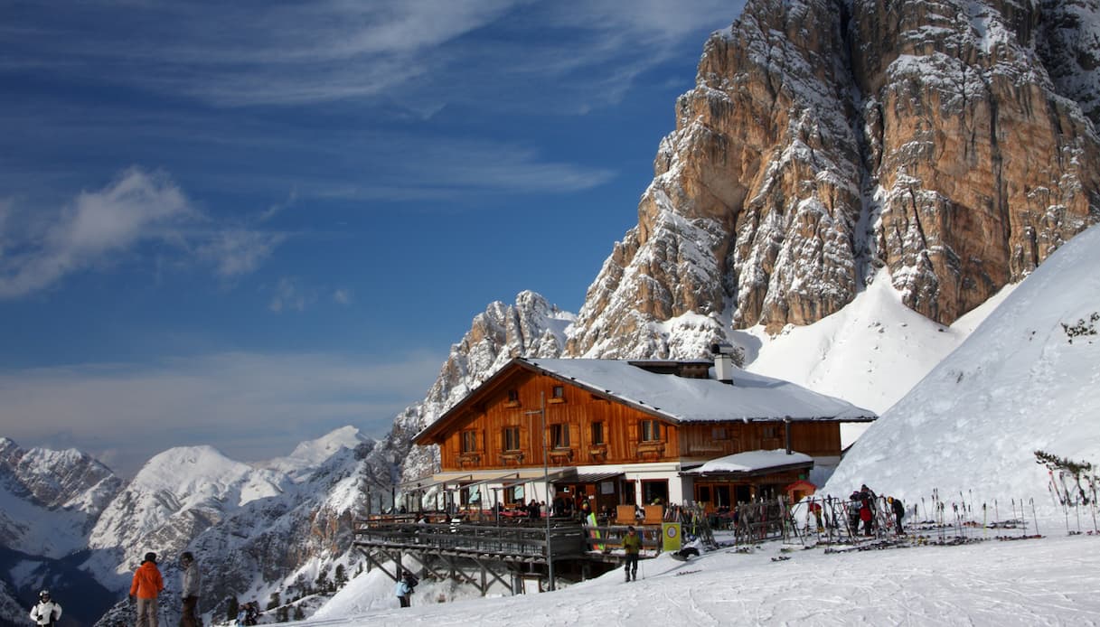 Skipass sempre più cari, la nuova indagine svela dove sciare costa di più