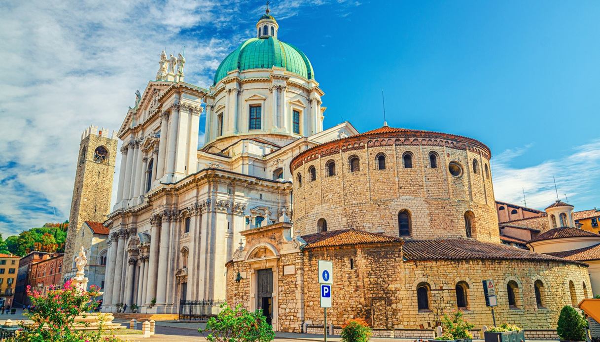 https://siviaggia.it/wp-content/uploads/sites/2/2025/12/Duomo-Vecchio-e-Duomo-Nuovo-Brescia.jpg