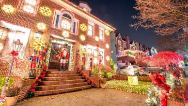 Dyker Heights: il quartiere di Brooklyn che sembra uscito da un film di Natale