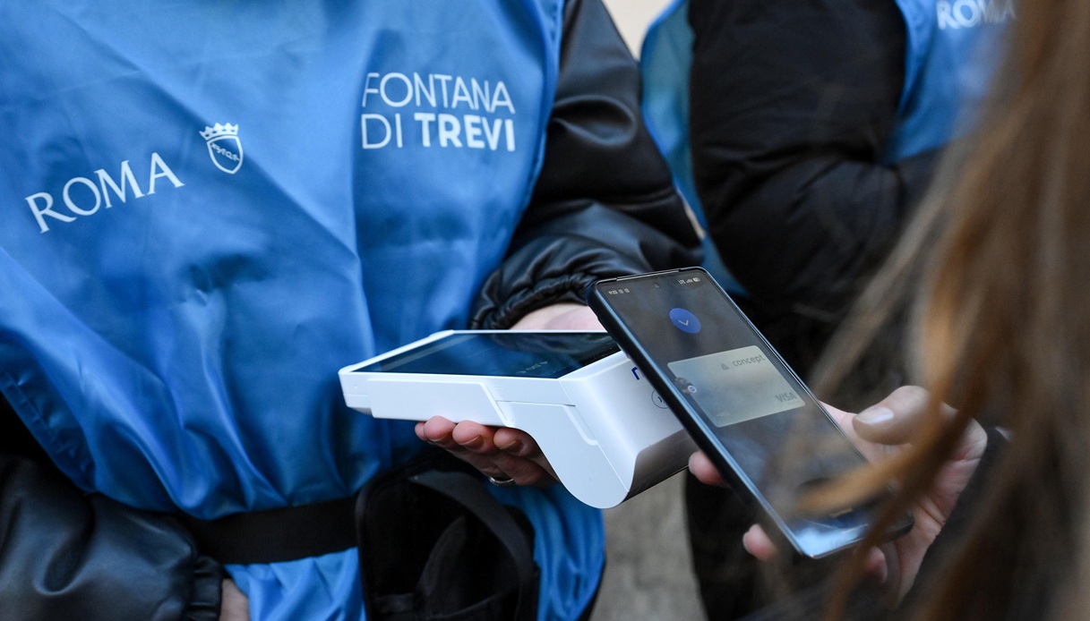 Pagamento del ticket per visitare da vicino la Fontana di Trevi