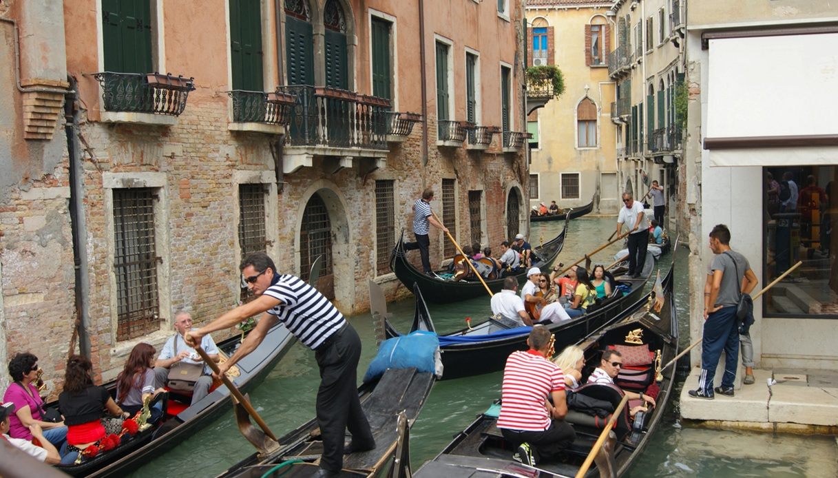 Traffico di gondole a Venezia