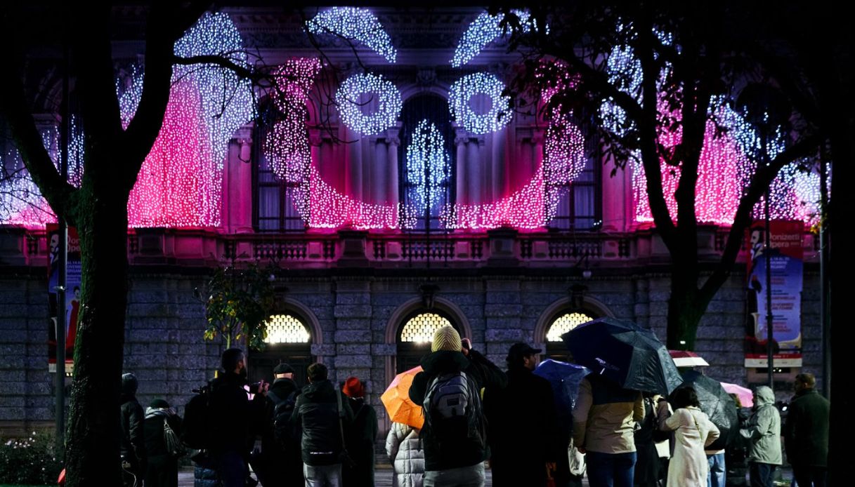 L'opera "Il teatro è" a Bergamo per Natale 2025