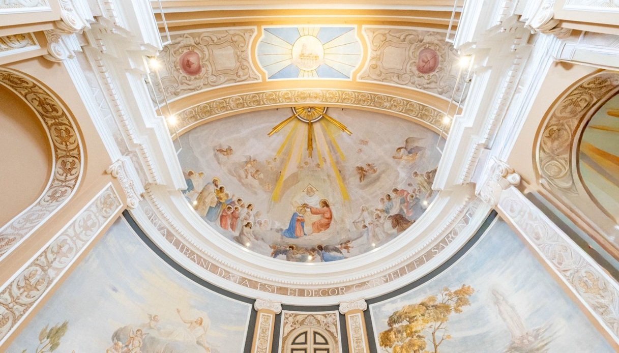 Interni della Chiesa Santa Maria del Carmelo