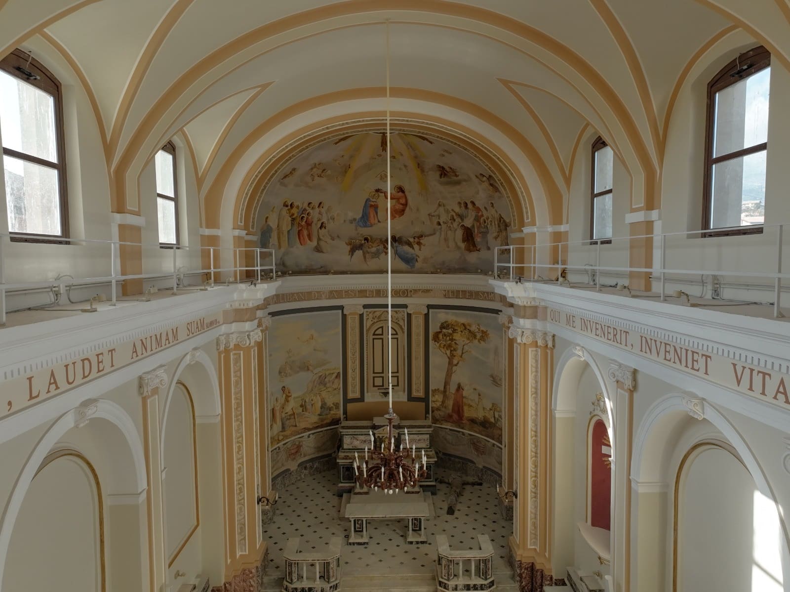 La navata unica della Chiesa di Pennisi (Acireale) dopo il restauro