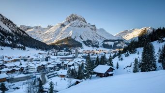 Lech am Arlberg è l’essenza dell’eleganza alpina: storia walser, neve leggendaria e paesaggi straordinari