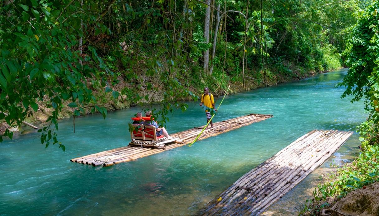 Escursione sulle zattere di bamb&ugrave; sul Martha Brae
