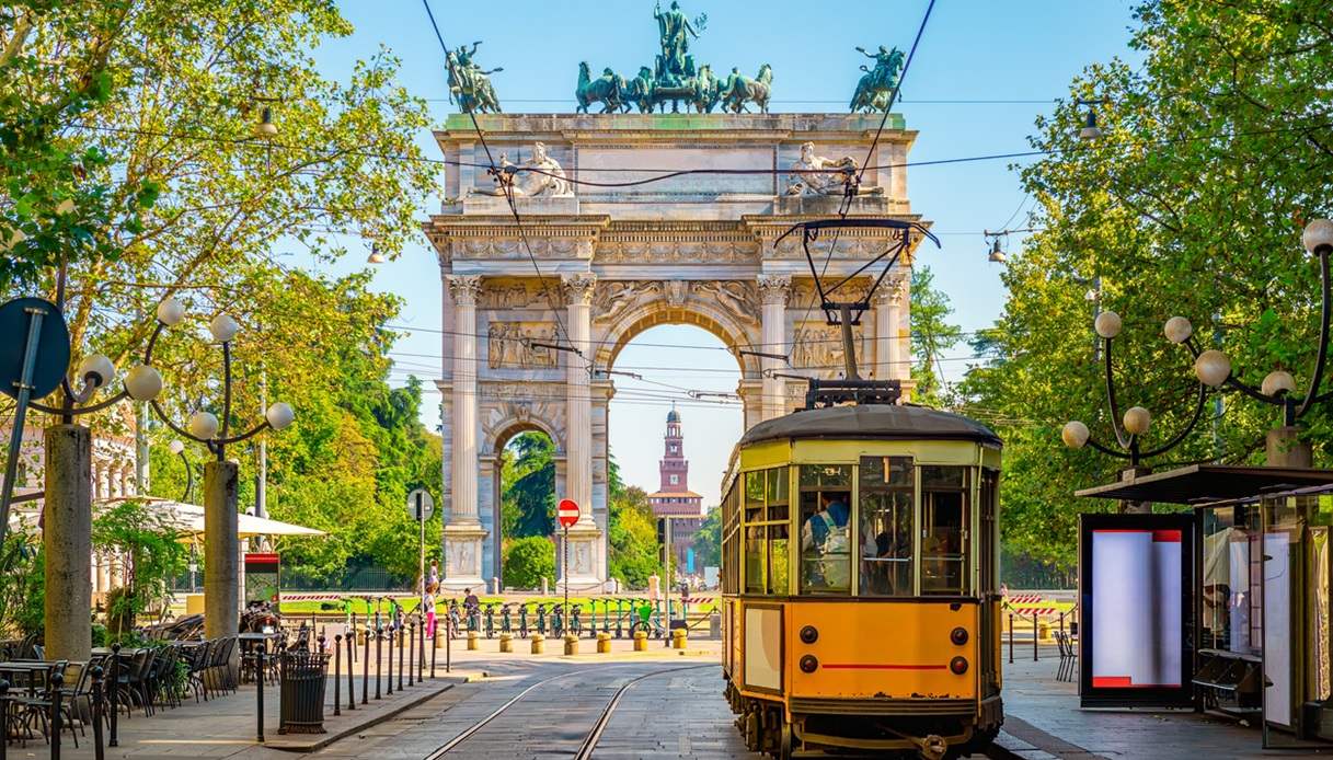 Lo storico tram giallo a Milano