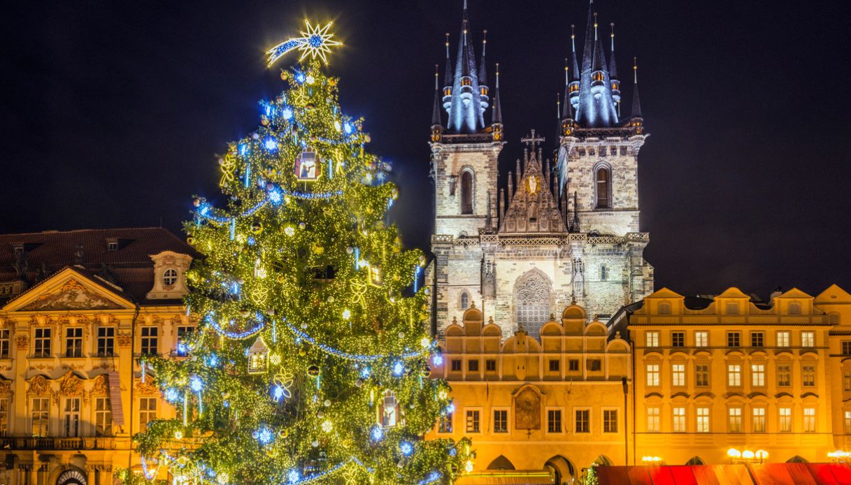 Mercatino di Natale di Praga e albero di Natale