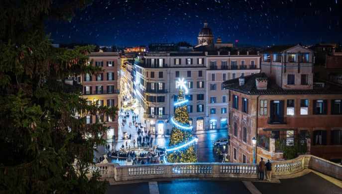 Piazza di Spagna con suo albero di Natale