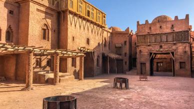 Ouarzazate, crocevia sahariano fra kasbah di terra cruda e set cinematografici leggendari