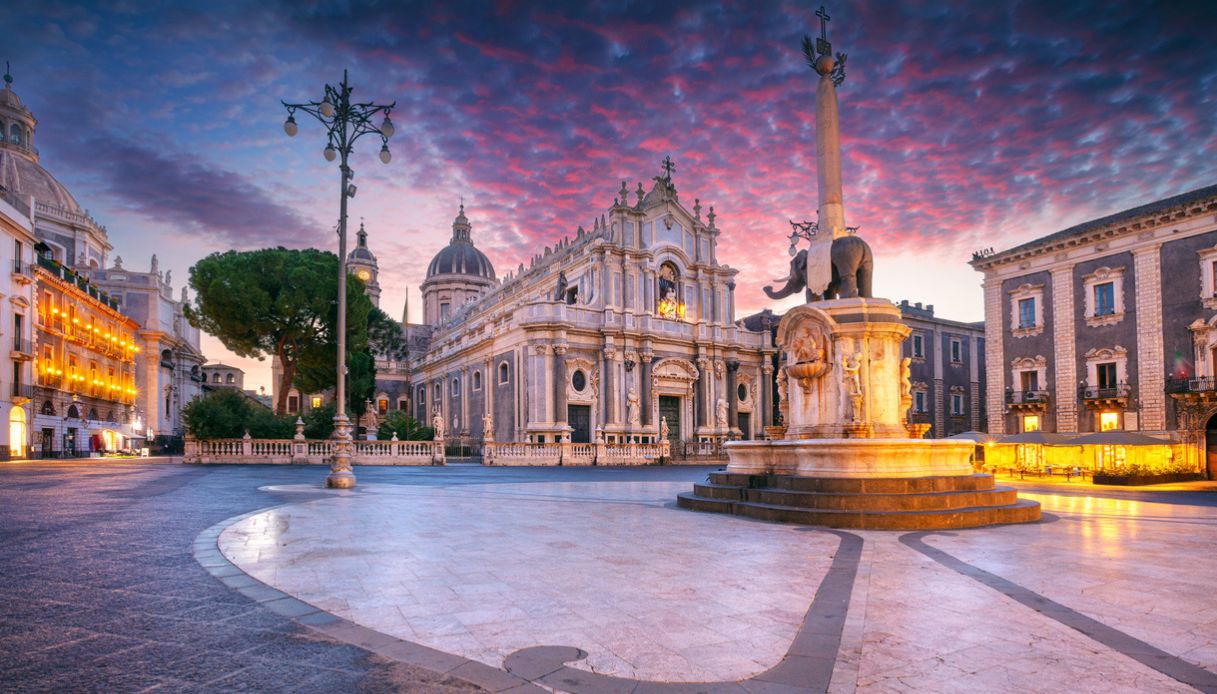 Piazza Duomo a Catania vista di notte