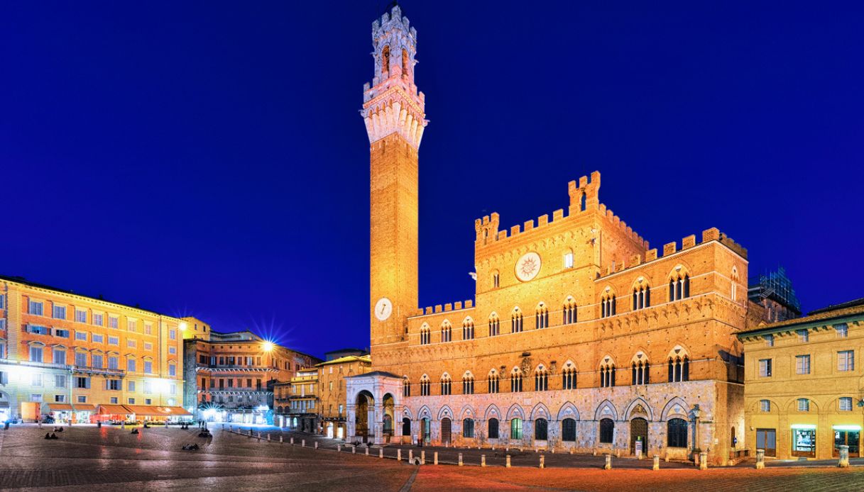 Piazza del Campo a Siena vista di notte