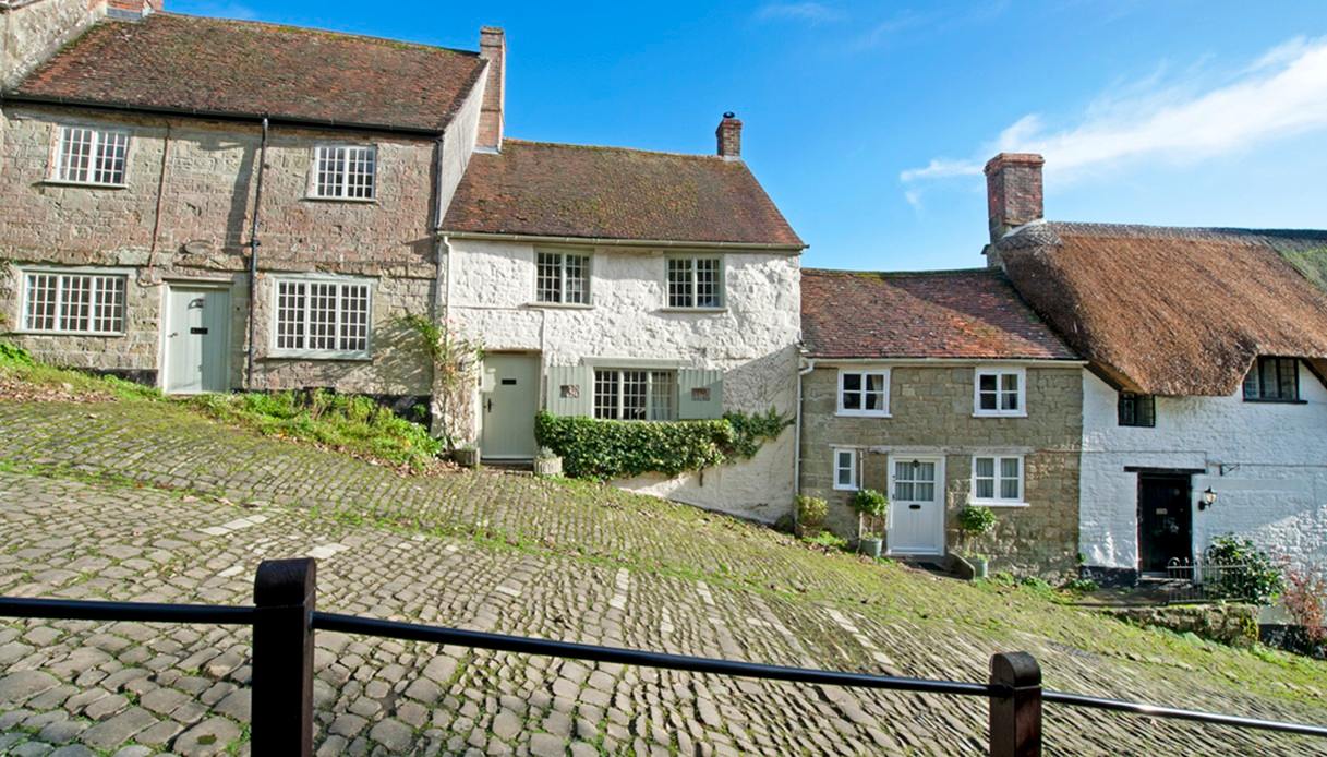 Le casette in pietra tipiche lungo la Gold Hill