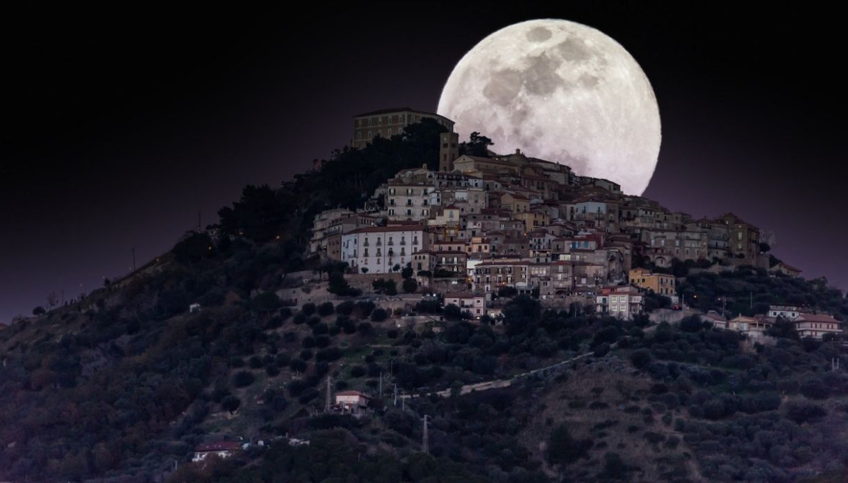 La Superluna Fredda regala la notte più luminosa dell’anno ed è visibile dall’Italia
