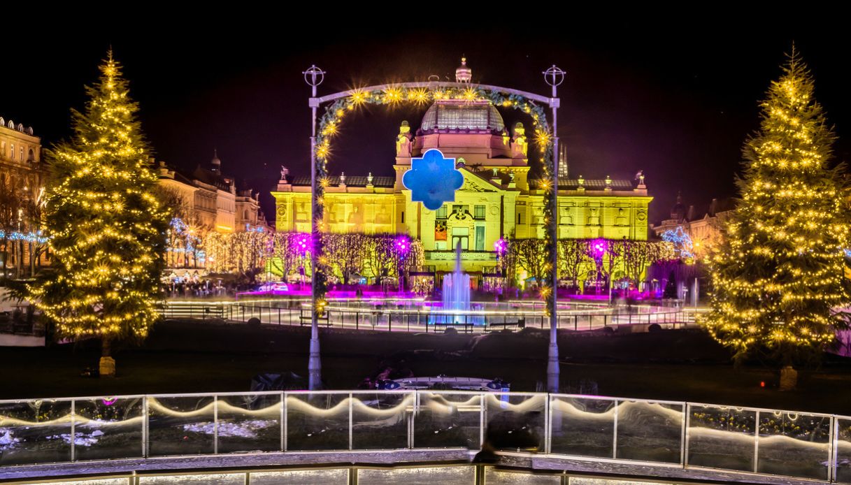 Luci di Natale illuminano Zagabria, Croazia