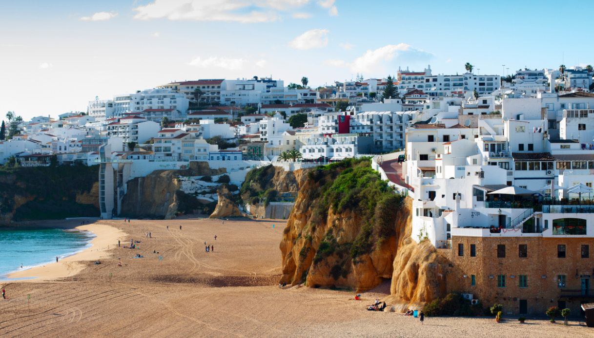 Dove andare a gennaio in Europa tra festival, tradizioni secolari e paesaggi sorprendenti