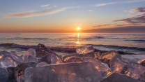 Jewelry Ice, il fenomeno che in inverno trasforma una spiaggia ricoprendola di gemme luccicanti