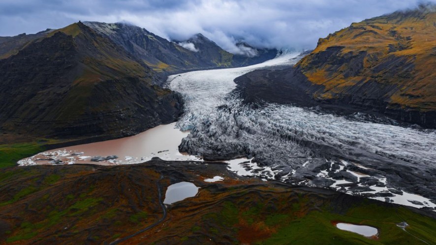 Oltre il bianco infinito di Vatnajökull: esperienze estreme tra ghiaccio e natura selvaggia