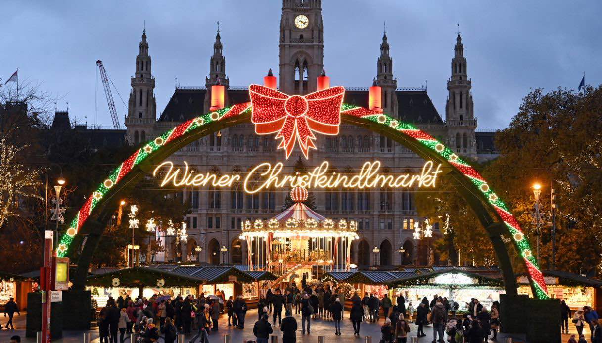 Mercatino di Natale sulla Rathausplatz a Vienna