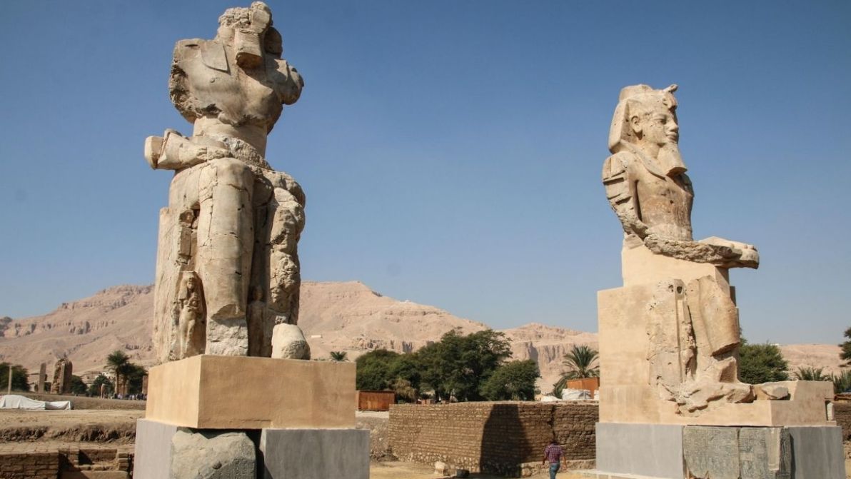 Egitto, a Luxor tornano a splendere due gigantesche statue di Amenhotep III